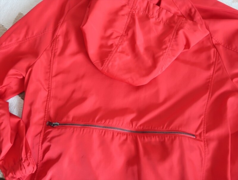 背中に入っているジップがポイント！