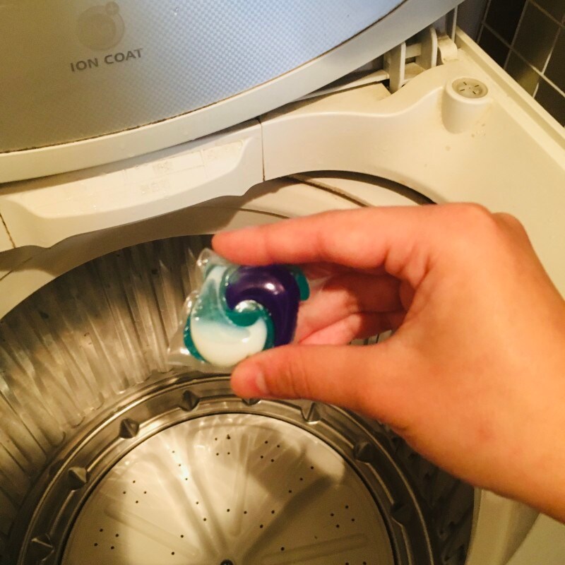 洗濯機の底に投入することにより、外側のフィルムが素早く溶ける