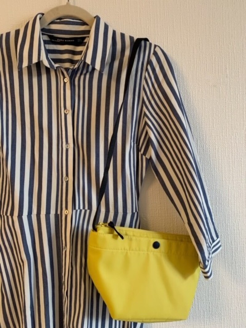 あえてシャツワンピなどかっちり系のアイテムに合わせても可愛い