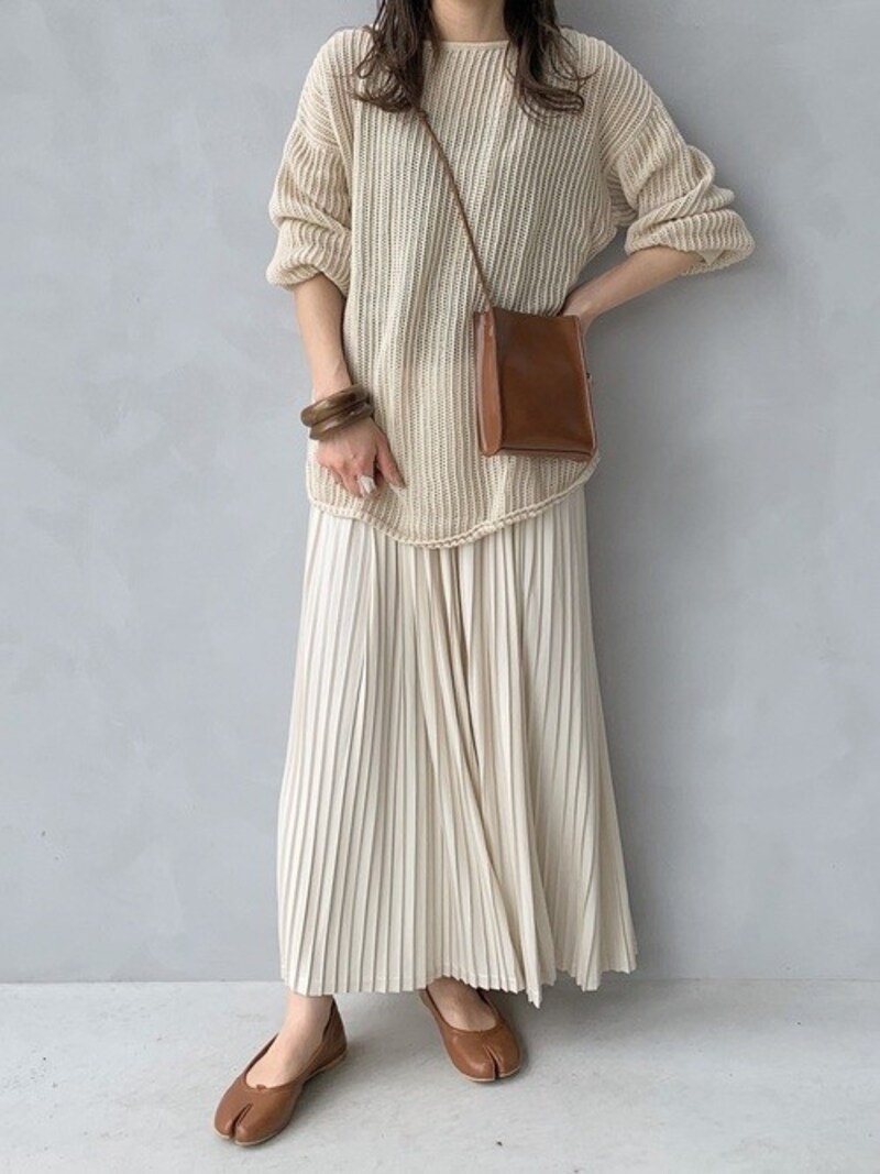 ベージュやオフホワイト、ライトグレーはワントーンで揃えやすくおすすめ　出典：WEAR