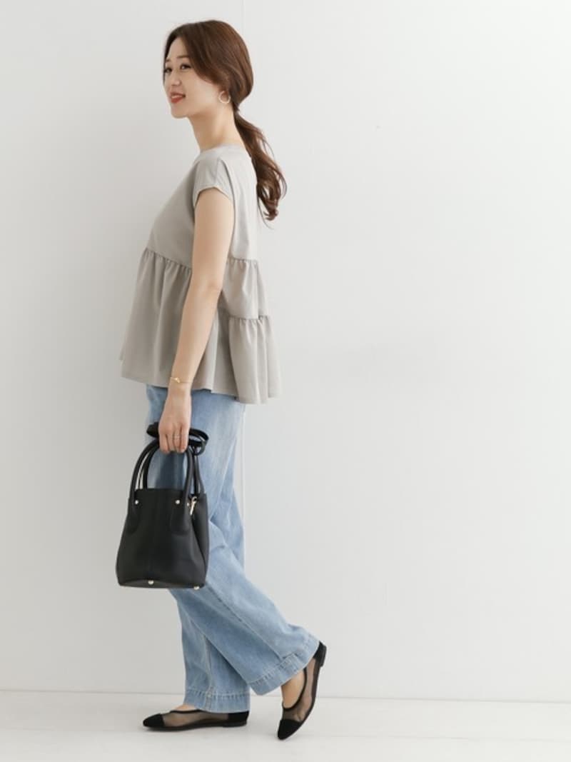 抜け感もあって涼しいシースルーパンプスは夏に大活躍　出典：WEAR