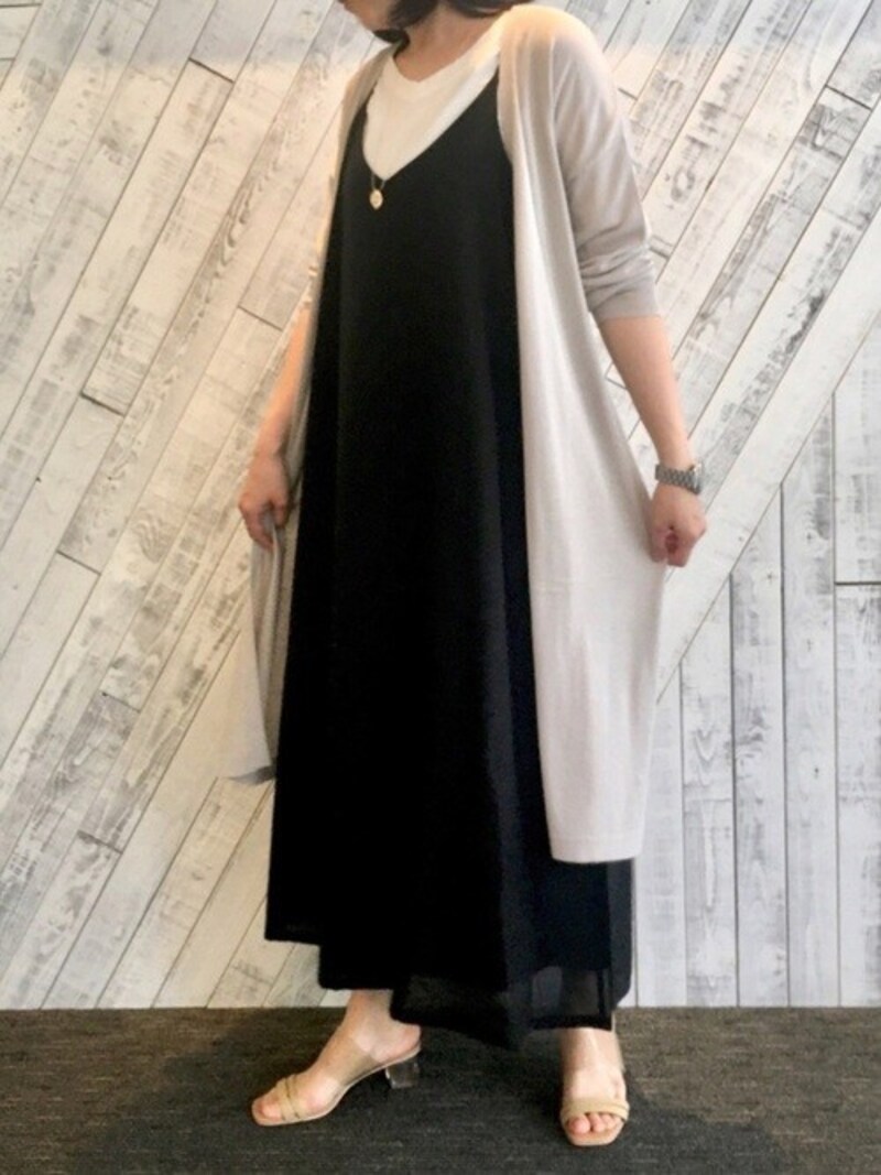 UVカット加工されているロングカーディガンは体型カバーもできて便利 出典:WEAR