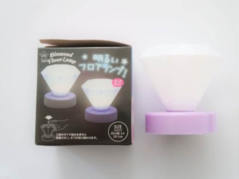 ダイヤモンド型のフロアランプ