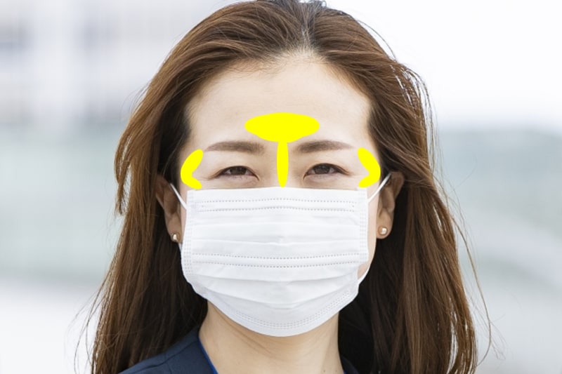 額から鼻筋、目尻を囲むCゾーンにハイライトを