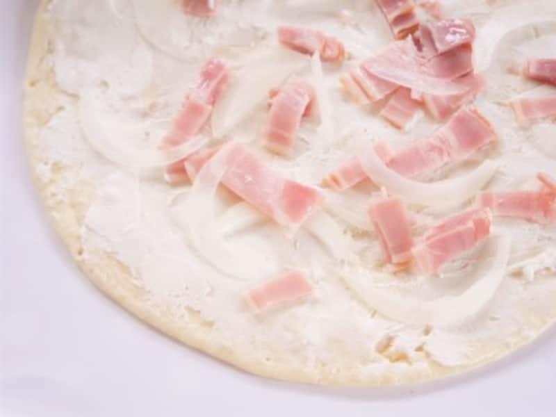 カッテージチーズとサワークリームを代用したアルザス風クリスピーピザ