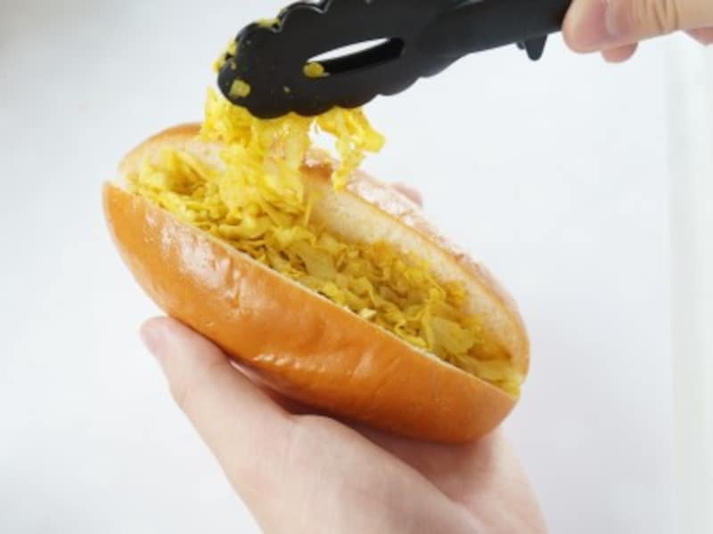 バターの甘さとカレー粉の辛さがベストマッチのカレー風味のキャベツが決め手