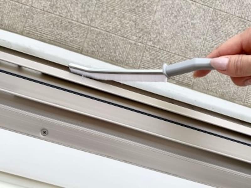 窓のサッシの細い溝にピッタリ！