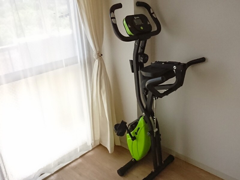キャスター付きで収納も楽なHAIGEエアロフィットネスバイク