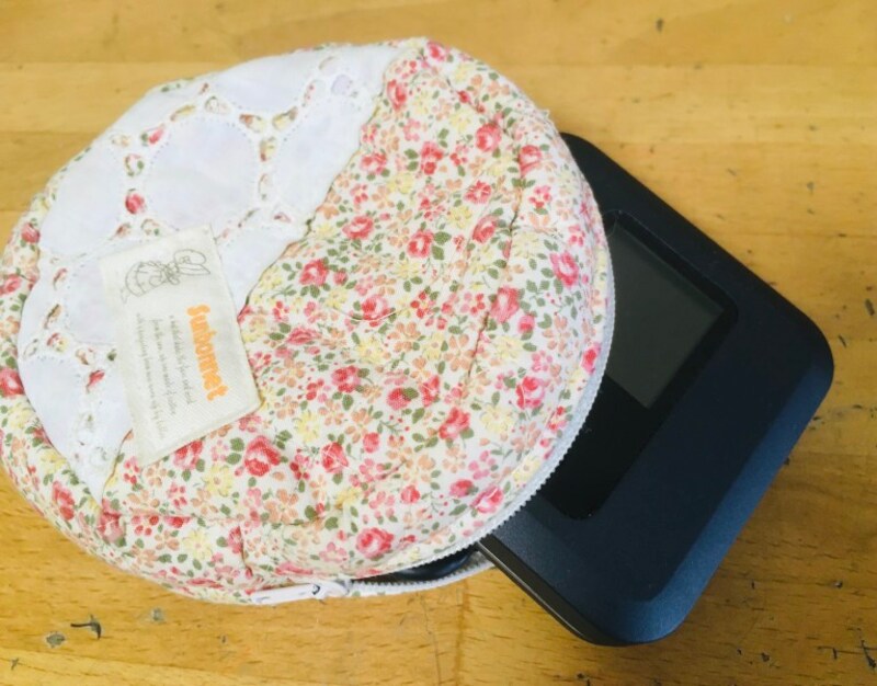 厚みのある布ポーチにぴったりおさまる