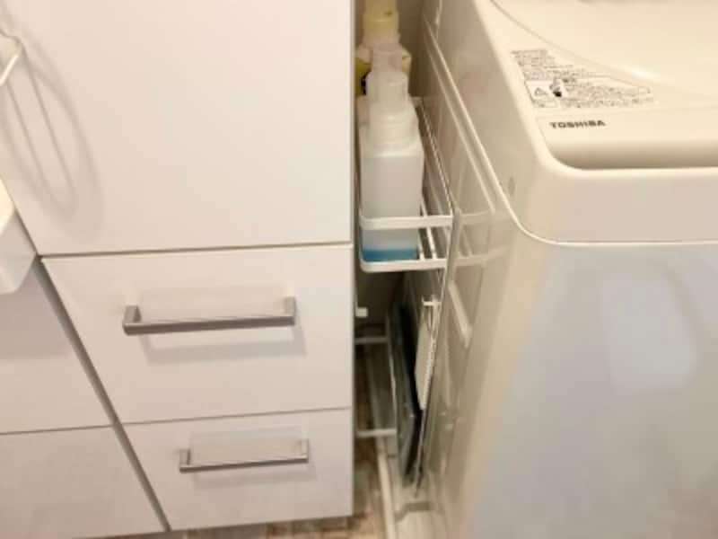 洗濯機の横の隙間を活用できる収納ラック