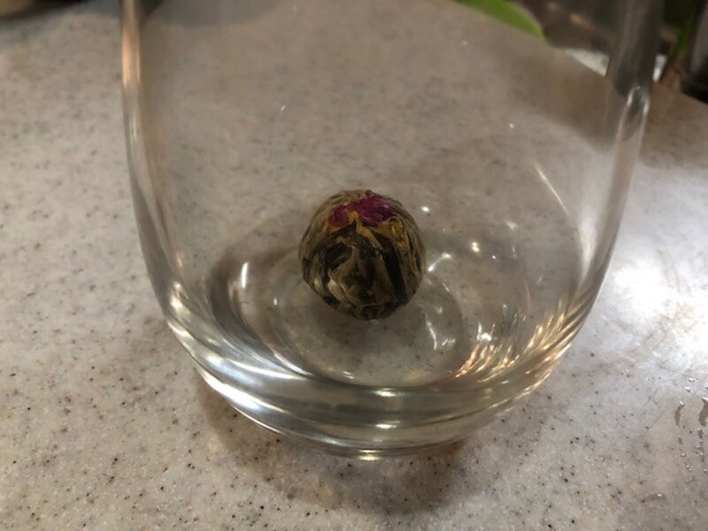 グラスの中へ。