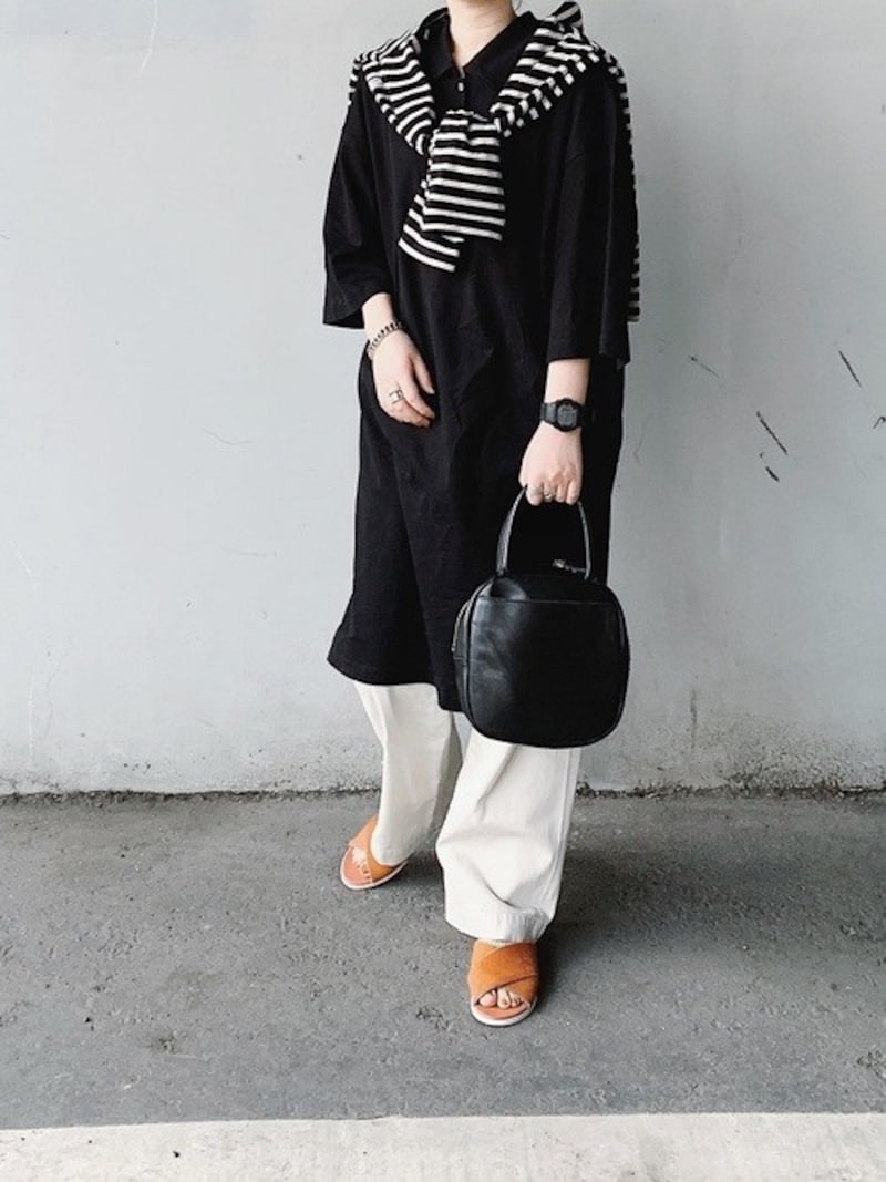 ゆったりワンピ&太めパンツの重ね着もモノトーンだとスタイリッシュに 出典:WEAR
