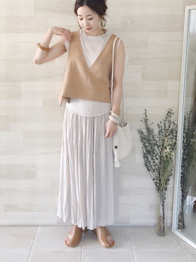 スカートのような揺れ感が叶うワイドパンツは大人に使い勝手抜群のボトムス 出典:WEAR