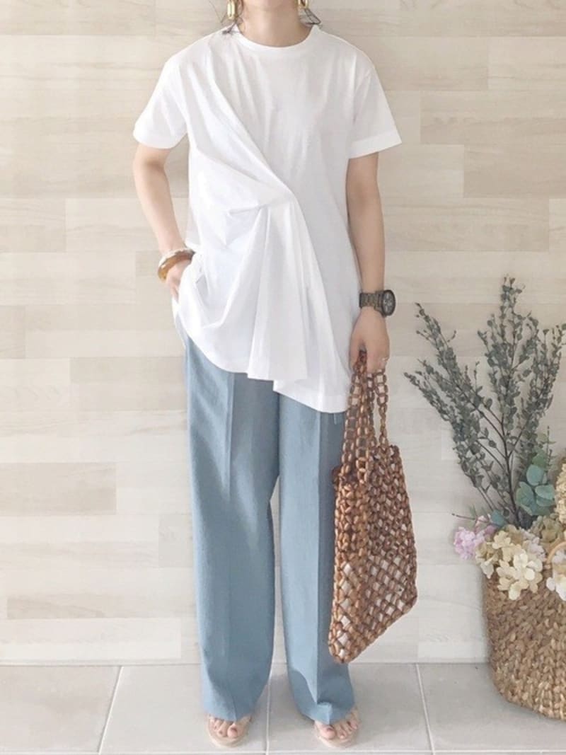 洗濯しやすいTシャツ素材で変形デザイン入りのものは使いやすいです　出典：WEAR