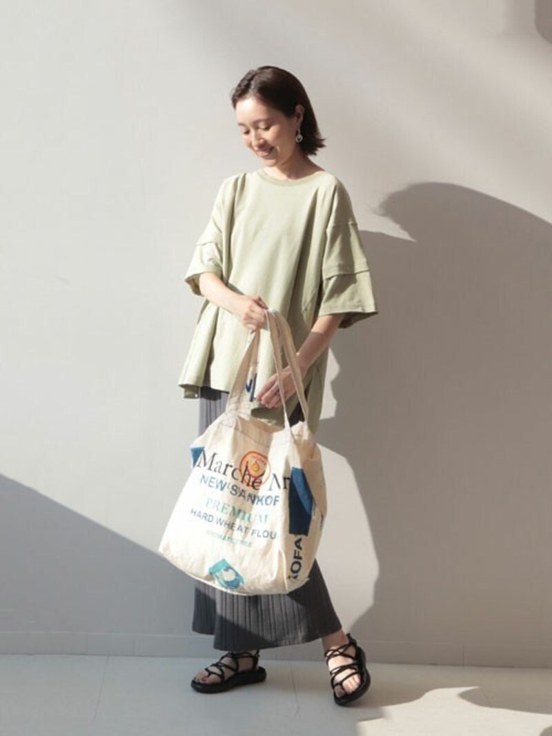 ニュアンスのあるマイルドなカーキでおしゃれ度アップ　出典：WEAR