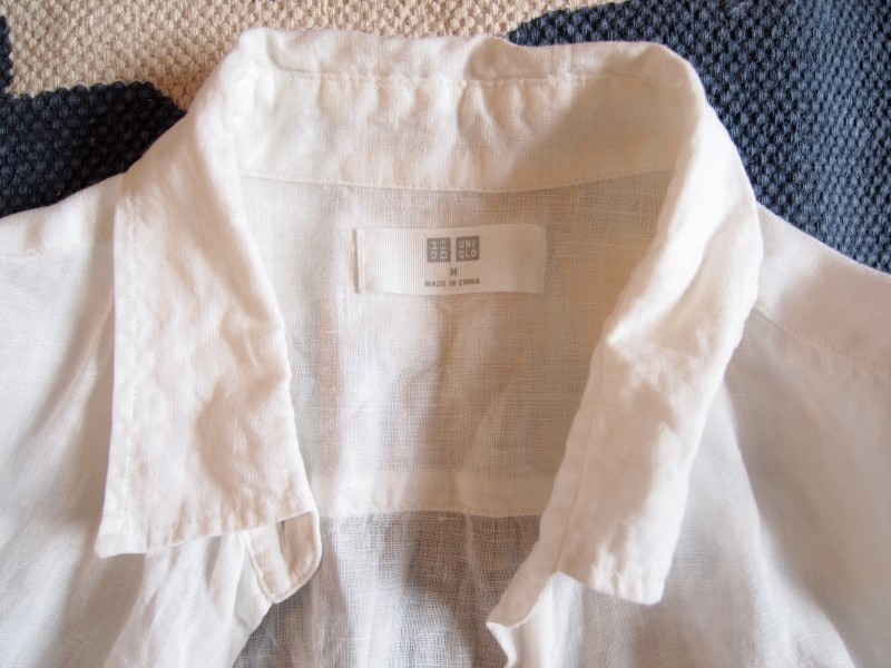 顔に近い襟や、面積の大きい背中のシワなどは悪目立ちするので要注意　出典：WEAR