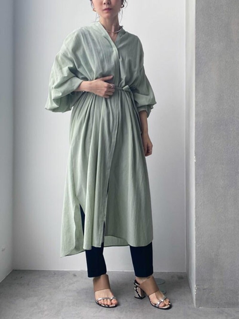 ボリュームワンピも薄手のコットン100％なら吸湿性もあり涼し気です　出典：WEAR