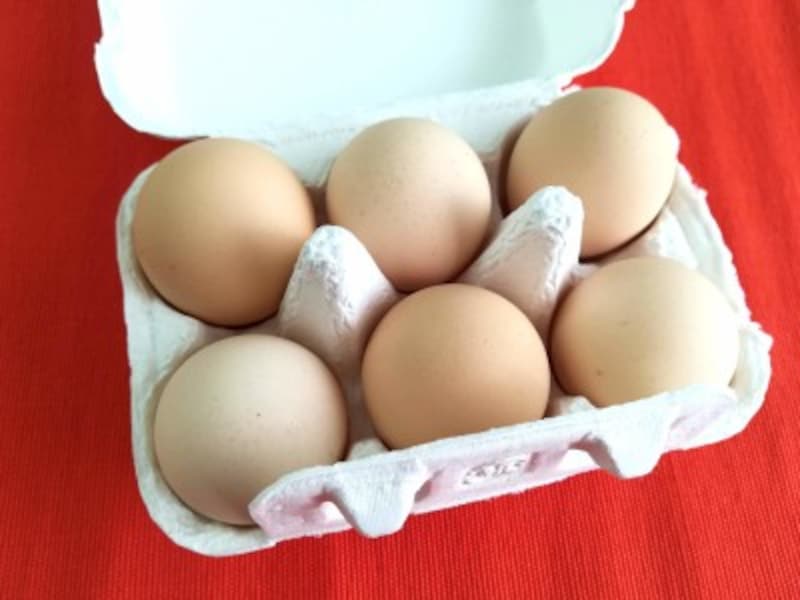 卵の殻の色は赤(茶色)
