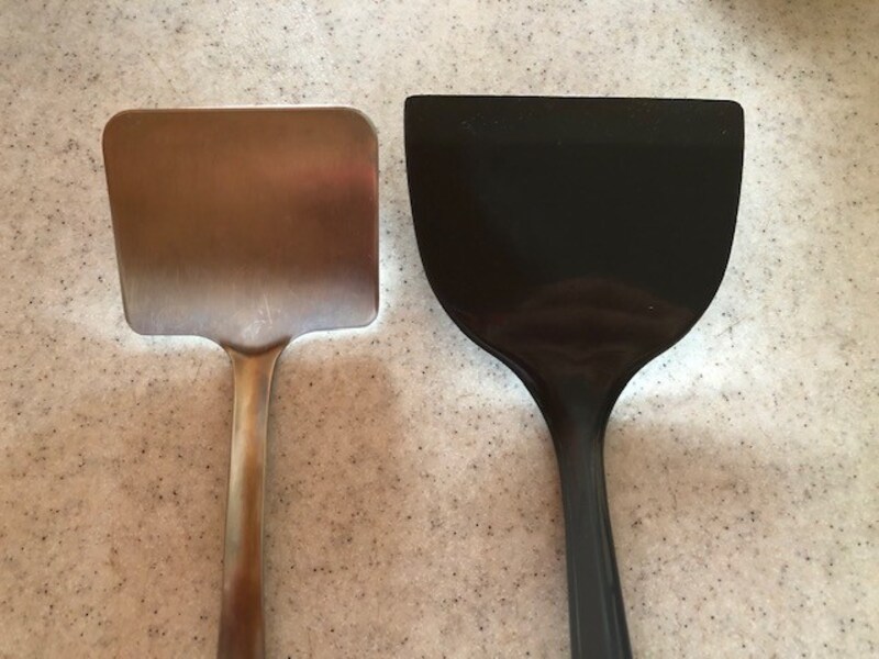 一般的なフライ返し（ターナー）との比較