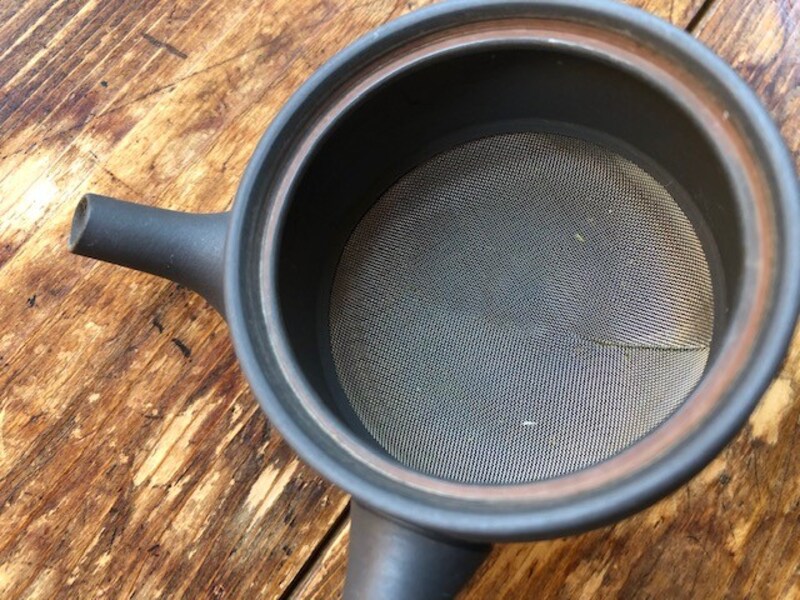 最初から茶こしが急須についているタイプ。