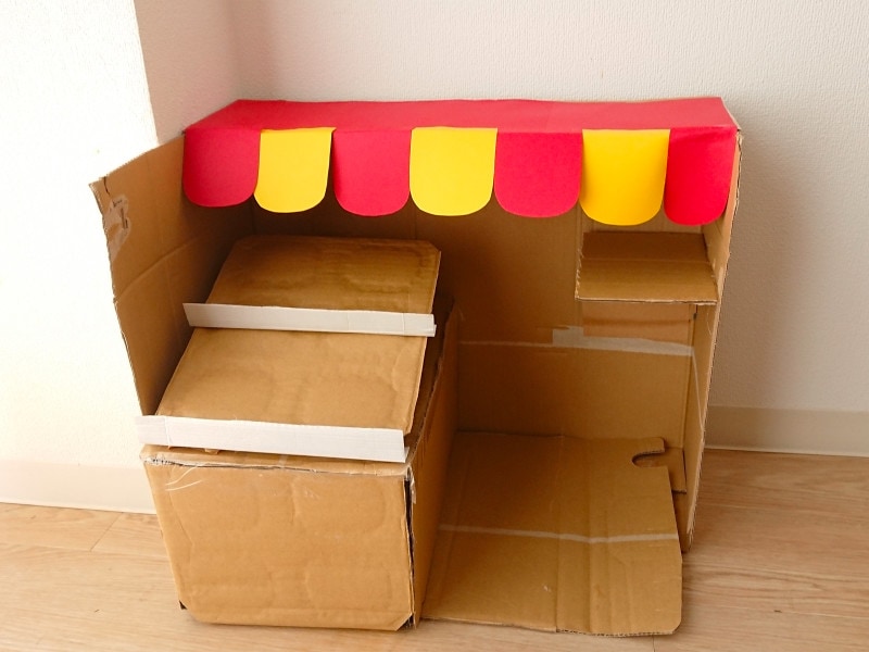 駄菓子屋さんごっこ ダンボールでお店を手作り
