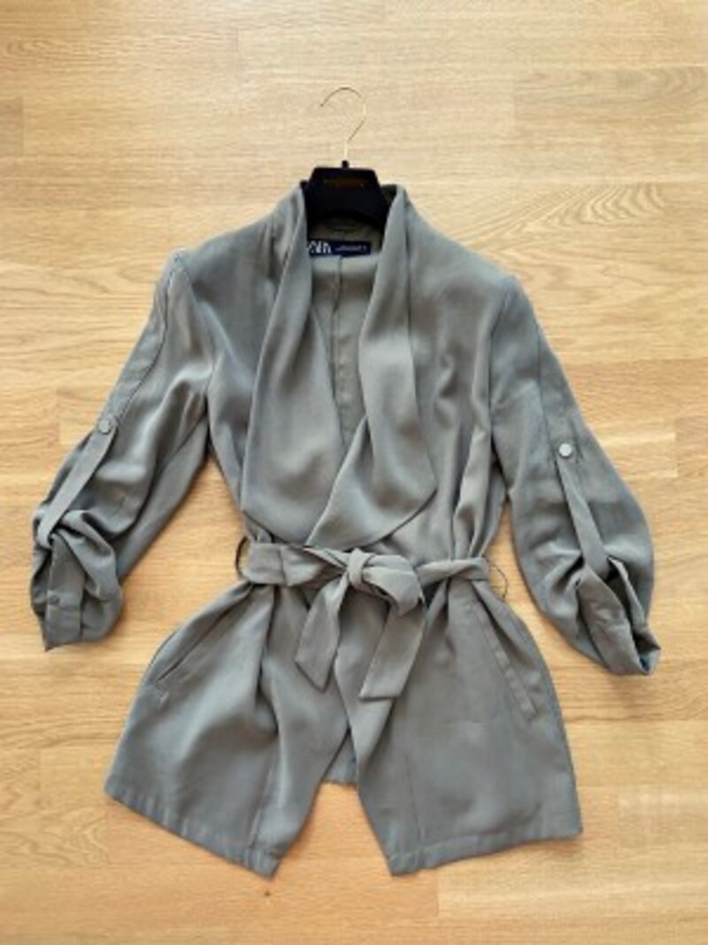 ヨーロピアンに大人気のオリーブ色ジャケット