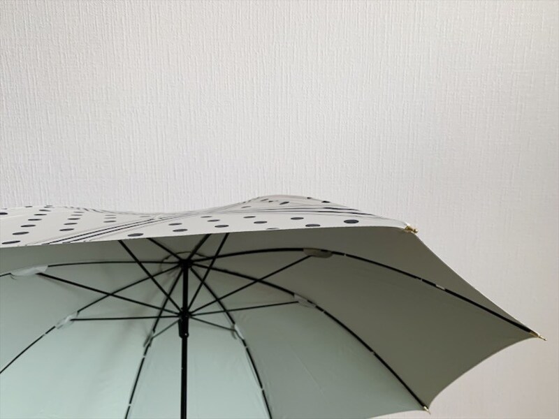 紫外線カット率99.9％なうえ、PUコーティングで防水効果があるので雨でも使える！