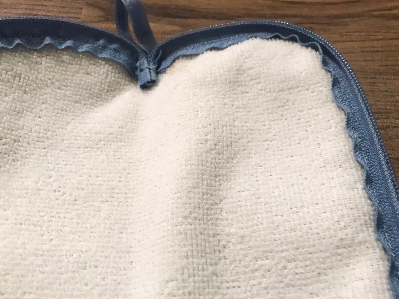 傘カバーの内側は吸水力が高いマイクロファイバー生地