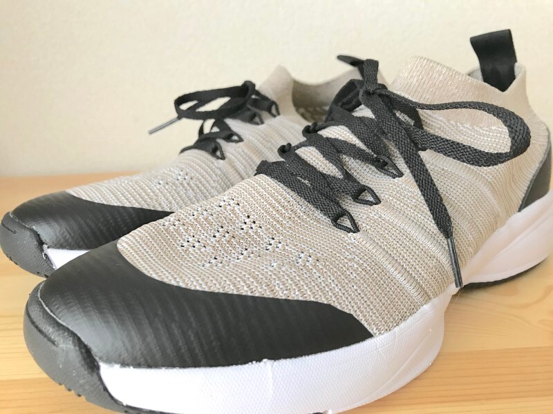 ほぼすべてがニット素材のため足にフィットしやすい