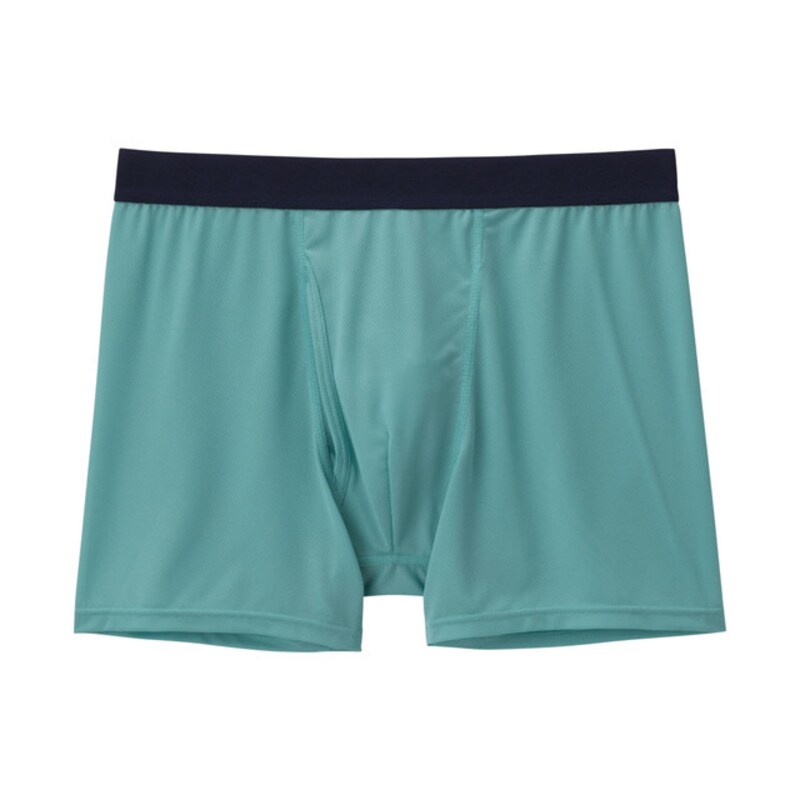 メッシュ素材には夏らしい明るい色もあり