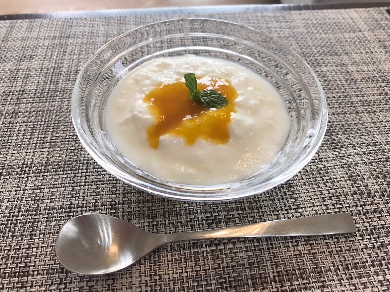 ヨーグルトにほんの少しかけるだけで満足感あり。いっきに夏気分です。