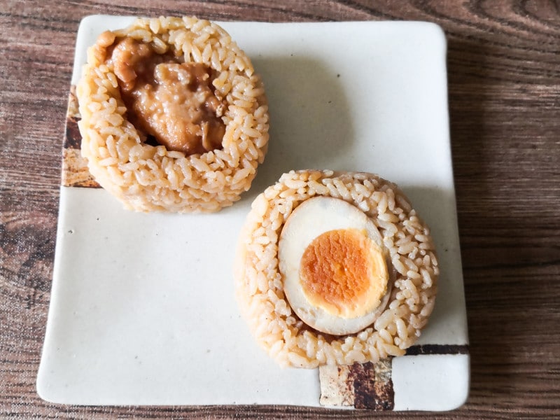 ローソンストア100の100円おにぎり具が埋め込まれているタイプ