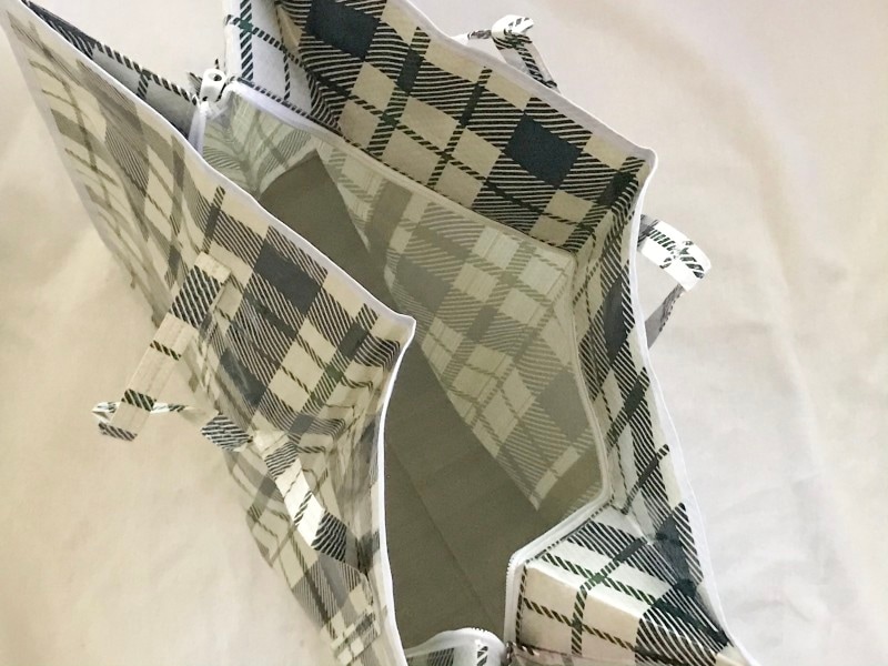 収納に使えるセリアのエコバッグ