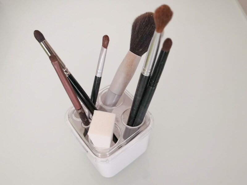 セリアのメイクブラシスタンド
