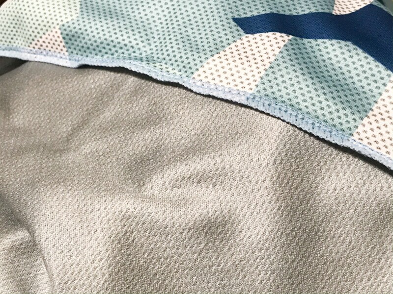繰り返し使えるひんやりタオルフード付き