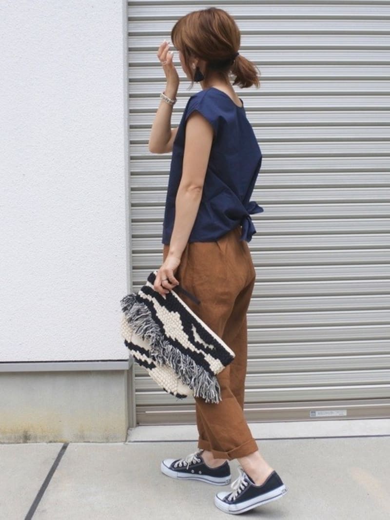 素足でいられる夏の間は、アンクル丈がスタイルアップにも効果的 出典:WEAR