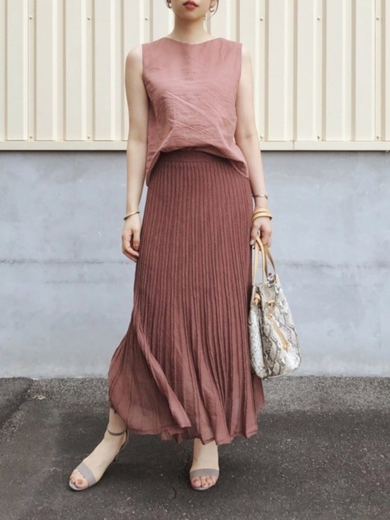 GUのリネンブレンドフロントボタンブラウスは前後反対に着てもOK　出典：WEAR