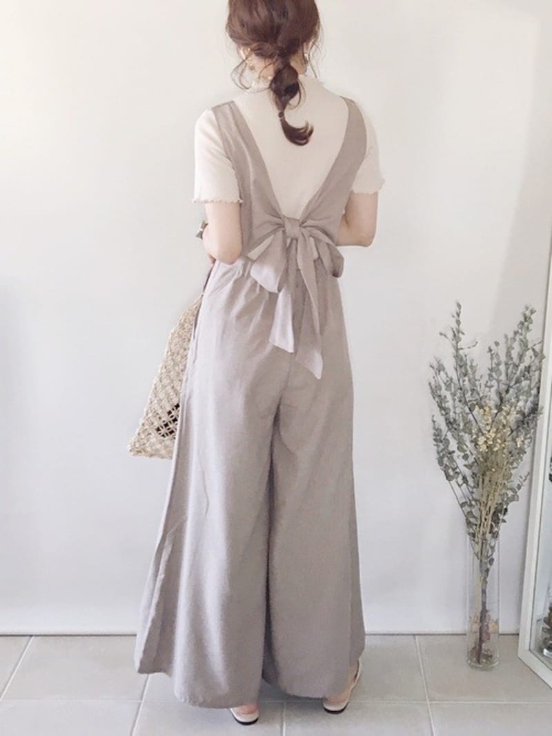 好きだけど着るのが難しいリボンモチーフも、バック部分なら心おきなく楽しめます　出典：WEAR
