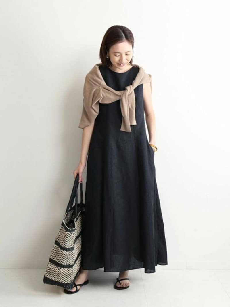 面積の大きいワンピースはリネン素材など涼しそうなものを　出典：WEAR