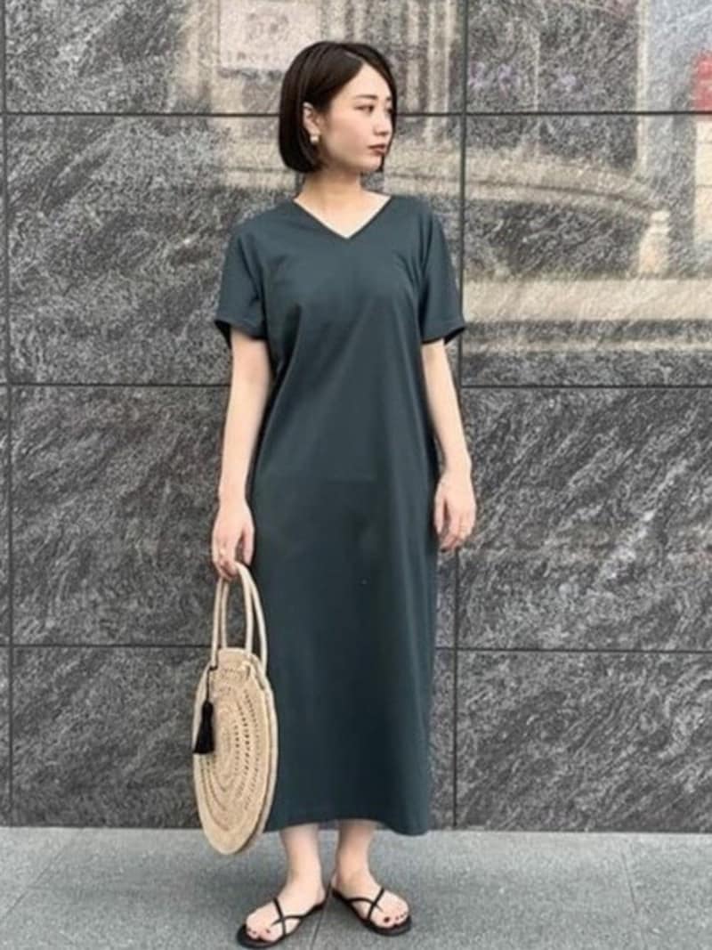 カットソーワンピなど大人の楽チンアイテムにカーキはおすすめ　出典：WEAR