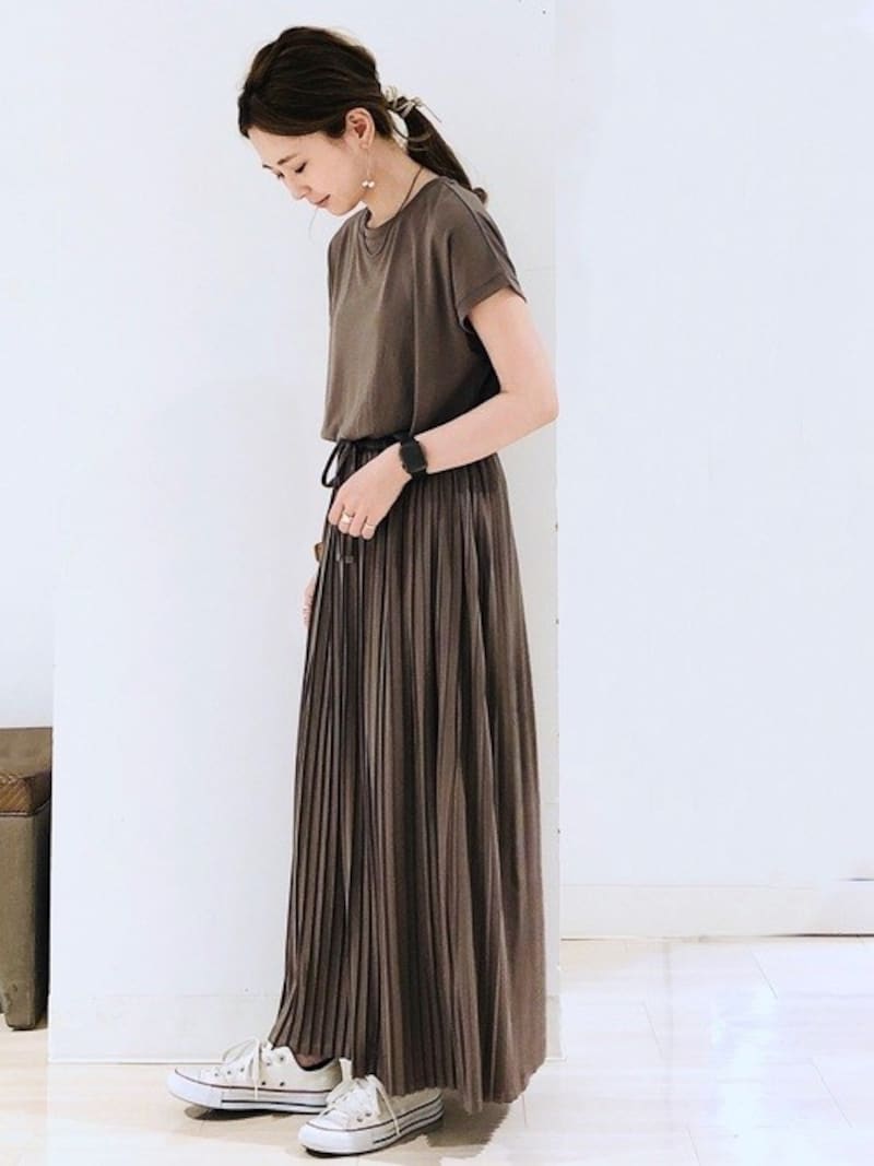 ウエストに切り替えがあるだけでほっそり見えます　出典：WEAR