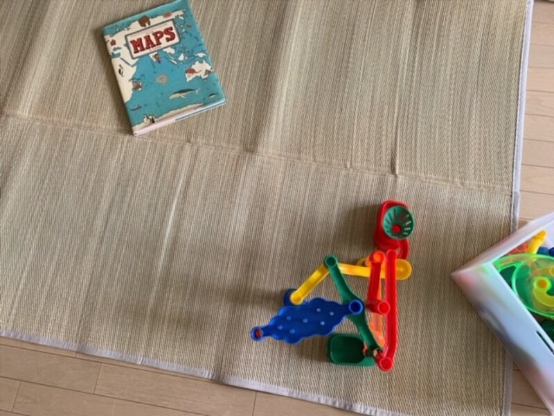 ソファに座っていてもなぜか床に降りてきてしまう子供たちにはぴったり