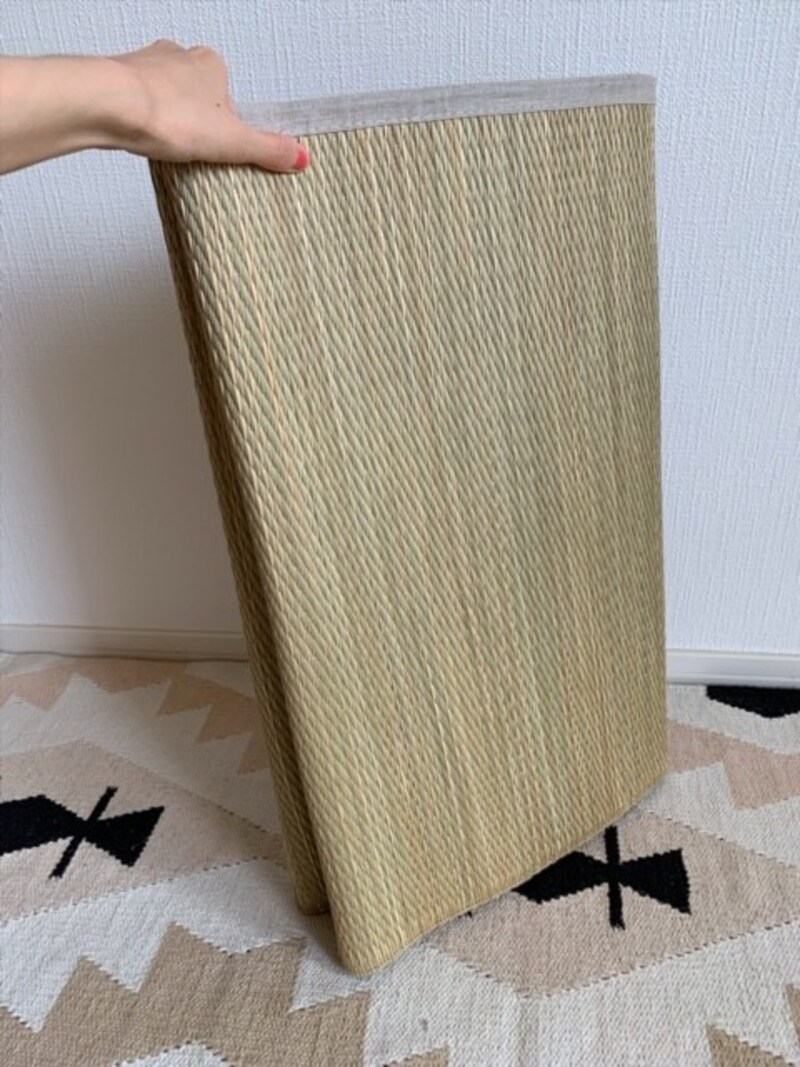 畳みやすくコンパクトなので、荷物の多いご家庭でも収納に場所を取りません