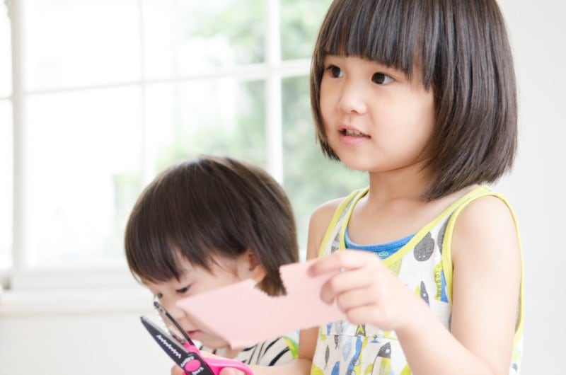 家庭でわがままなのは、子どもなりに、家庭の外では、我慢をして、頑張っている証しかもしれません