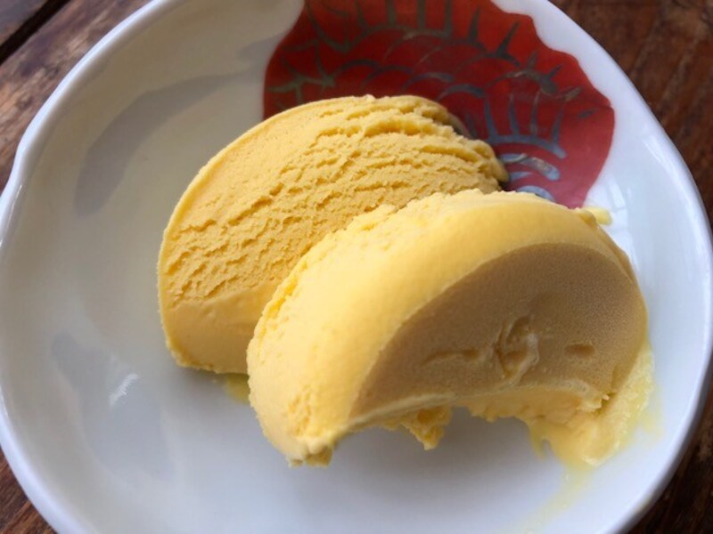 おやつとしても最適なアイス。写真はマンゴー味