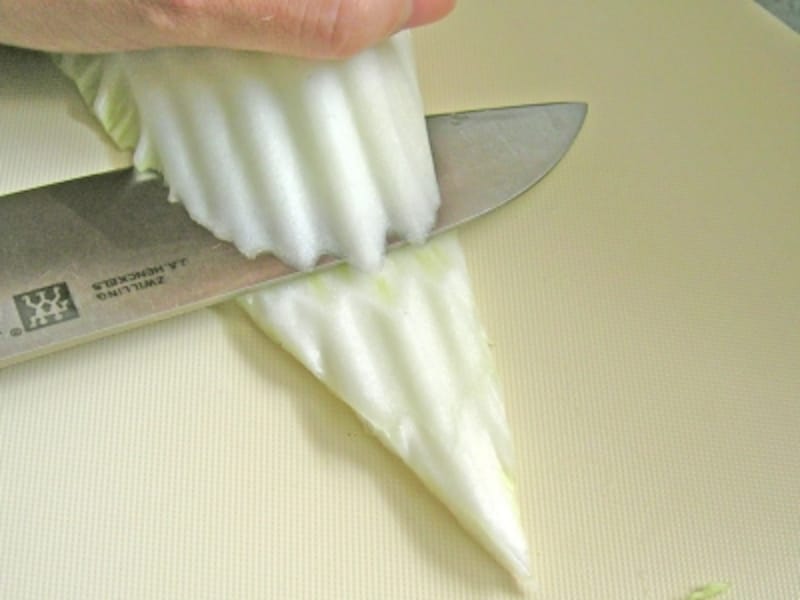 白菜のそぎ切り/白菜の下ごしらえ・洗い方・切り方