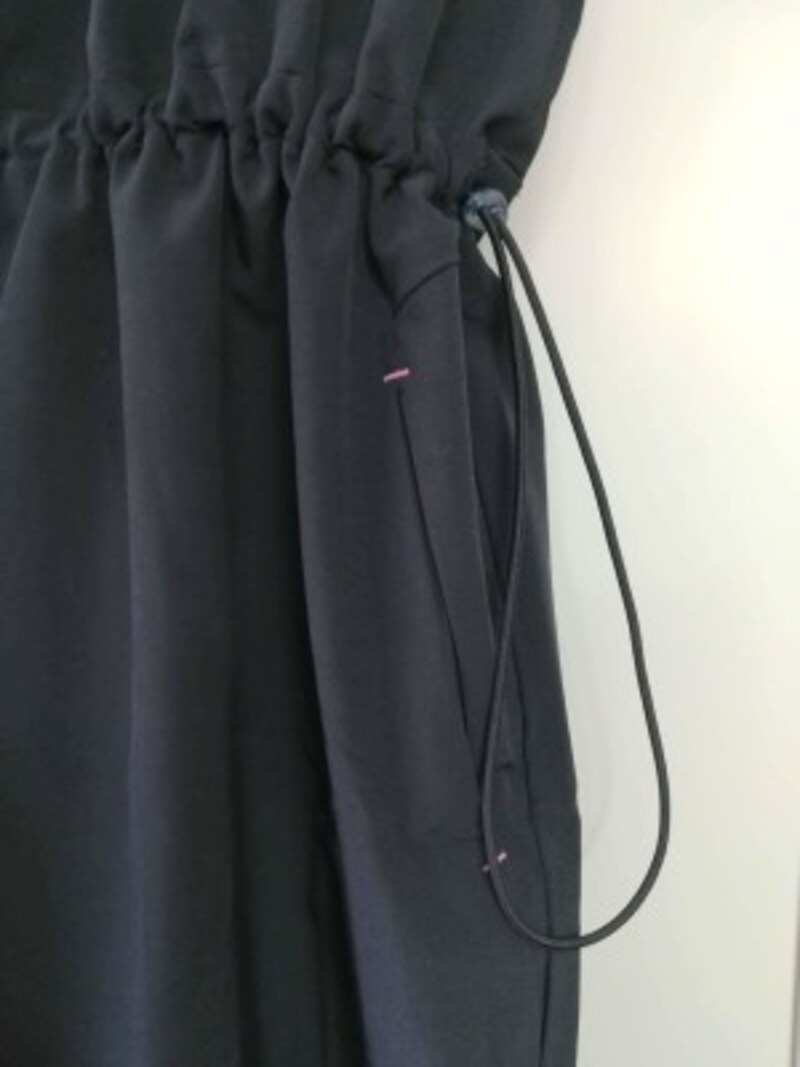 ドローストリングでブラウジングするようになっている