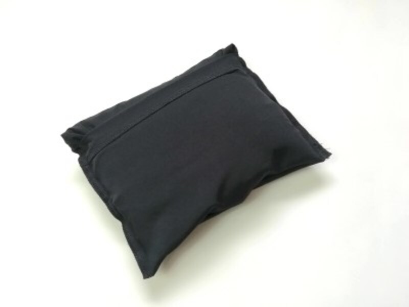 畳むとコンパクトになるポケッタブル仕様