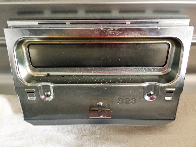 グリルの油汚れを落とす前の状態