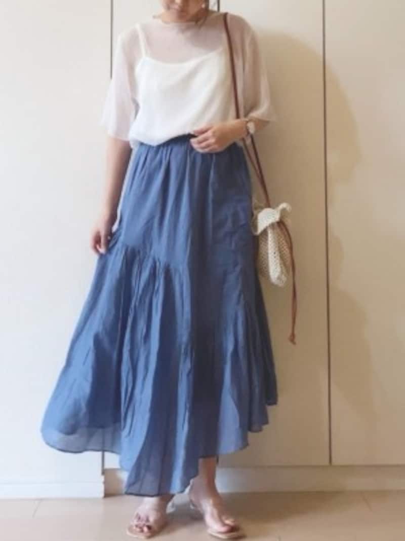 シアー素材のブラウスはキャミソール付き 出典:WEAR